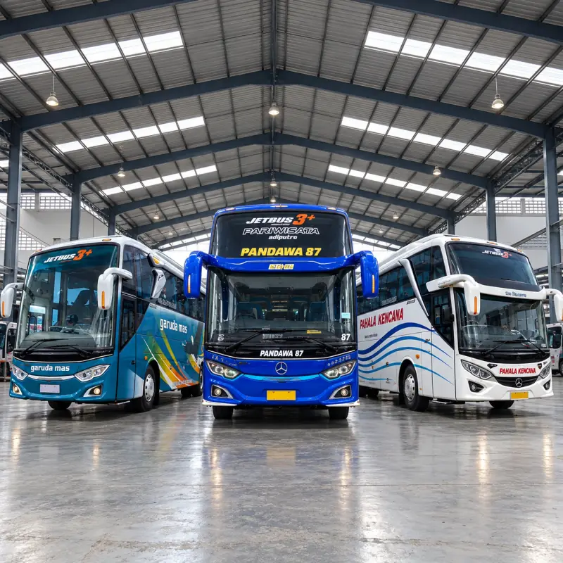 Komposisi retouch bus Garuda Mas, Pandawa 87, dan Pahala Kencana di dalam garasi